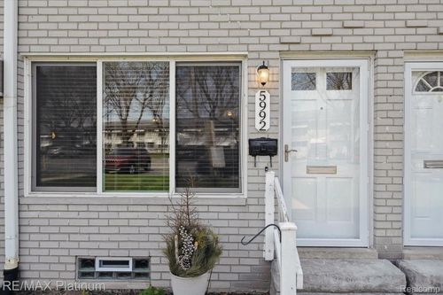 22-5992 Alan Dr, Brighton, MI, 48116-8501 | Card Image