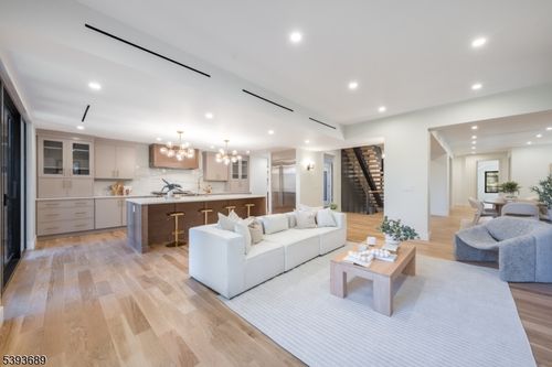 108 Meyersville Rd, Chatham Twp, NJ, 07928-1038 | Card Image