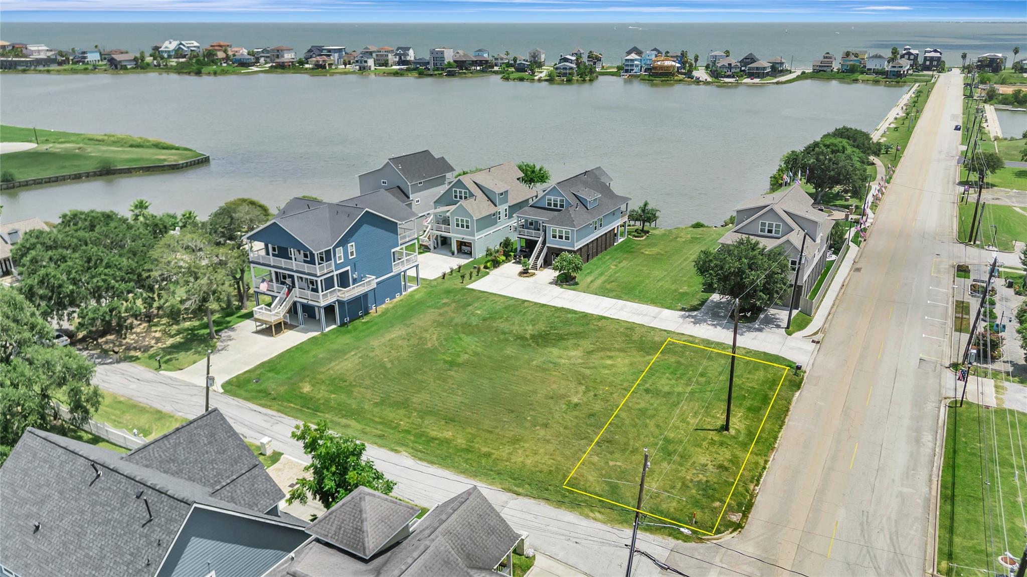 Land in Seabrook