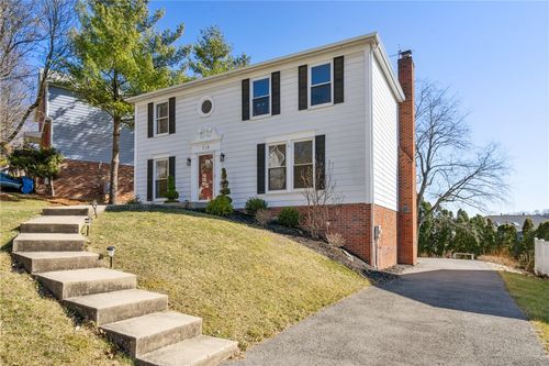 718 Robin Dr, Scott Twp - SAL, PA, 15220 | Card Image