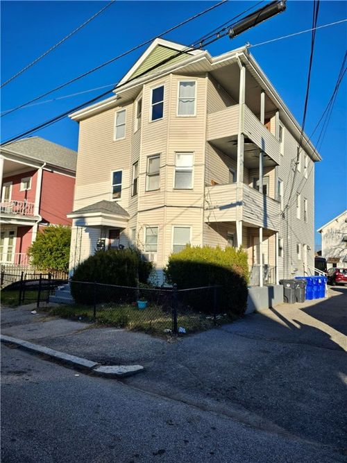 9 Makin St, Pawtucket, RI, 02861-2087 | Card Image