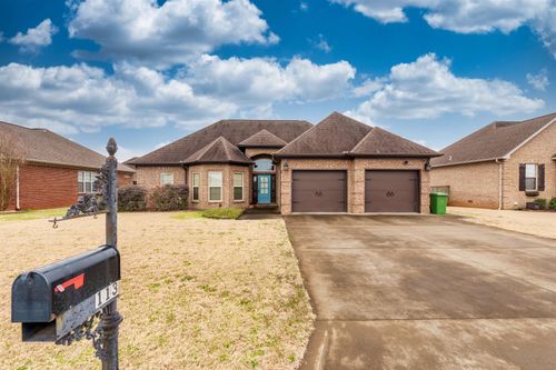 113 Cottonwood Dr, Muscle Shoals, AL, 35661-5609 | Card Image