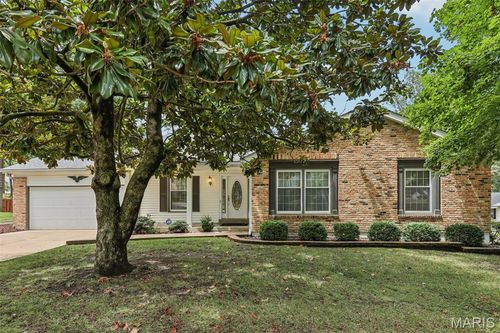 15647 Cedarmill Dr, Chesterfield, MO, 63017-5230 | Card Image