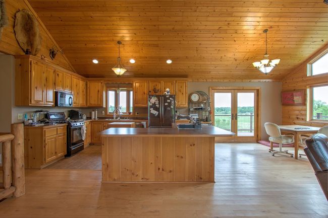 Large center island for food prep. | Image 10