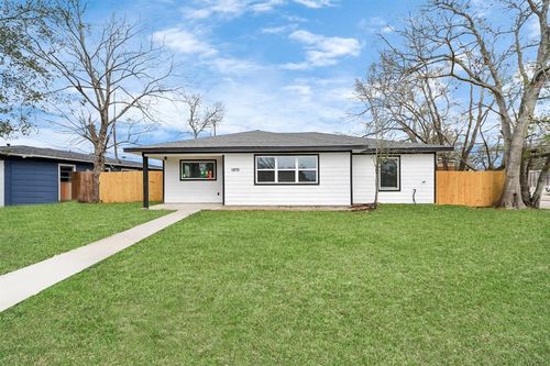 5879 Belcrest St, Houston, TX, 77033-2141 | Card Image