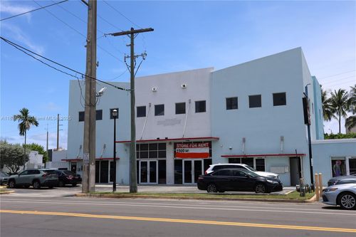 18315 W Dixie Hwy, NORTH MIAMI BEACH, FL, 33160-2071 | Card Image