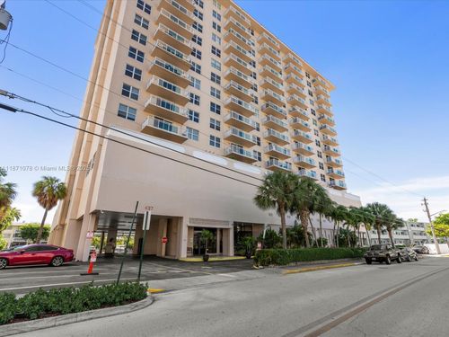 apt-9h-437 Golden Isles Dr, Hallandale Beach, FL, 33009-7557 | Card Image