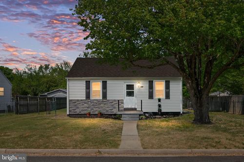 305 Locust Ave, Colonial Beach, VA, 22443-4701 | Card Image