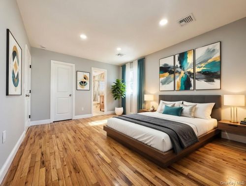 10 Curlin Lane, Smithtown, NY, 11780 | Card Image