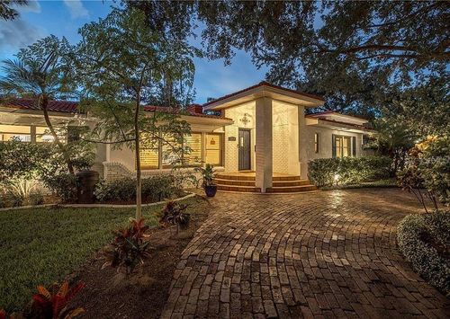 2200 2nd St N, St Petersburg, FL, 33704-3422 | Card Image