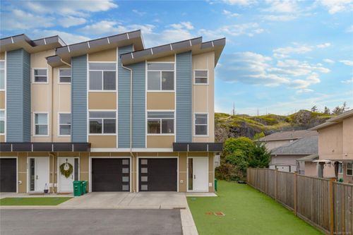 629 Selwyn Close, Victoria, BC, V9B0Z2 | Card Image