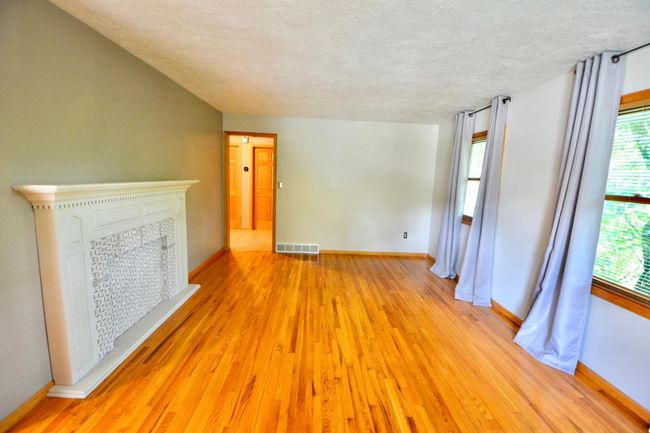 Living Room | Image 11