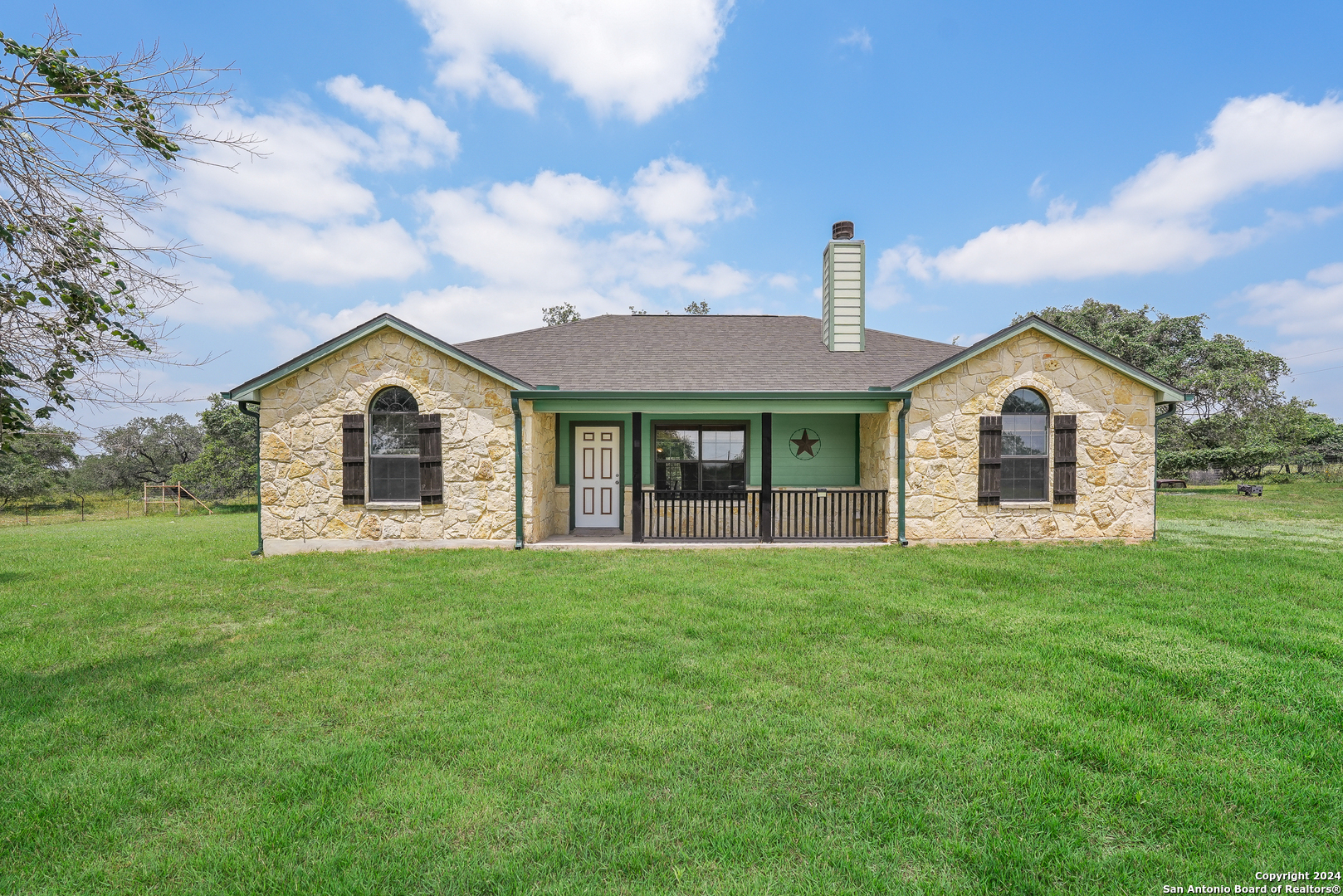 Sir David Ln, Poteet, TX 78065