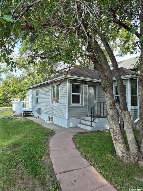 803 Av I N, Saskatoon, SK, S7L2H2 | Card Image