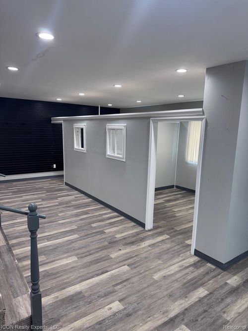 29323 Gratiot Ave, Roseville, MI, 48066-4160 | Card Image