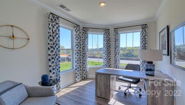 Den or office | Image 16