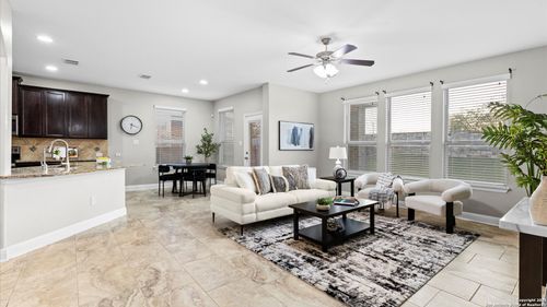 909 Kauri Clfs, Cibolo, TX, 78108-3975 | Card Image