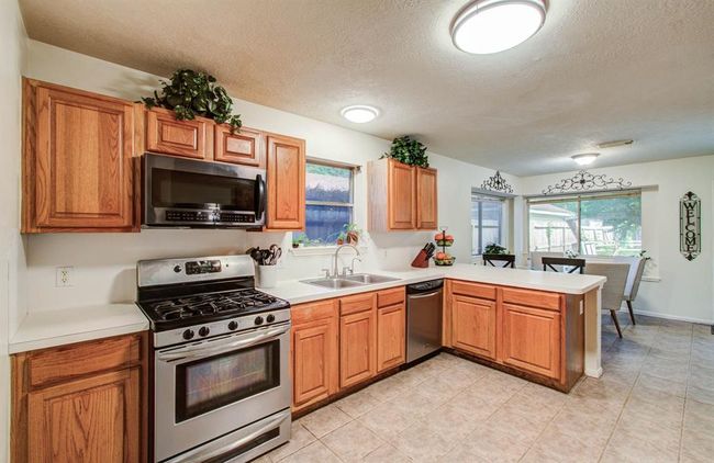 1010 Forestburg Dr, House other with 4 bedrooms, 3 bathrooms and 2 parking in Spring TX | Image 7