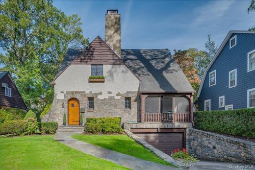 15 Kingsbury Rd, New Rochelle, NY, 10804-4718 | Card Image