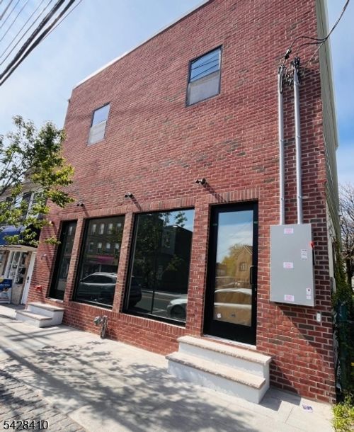 71 Franklin St, Belleville, NJ, 07109-1001 | Card Image