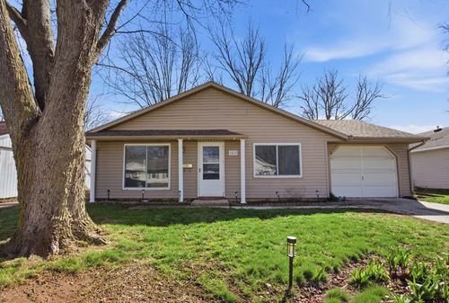 1412 S 2nd St, Mattoon, IL, 61938-5808 | Card Image