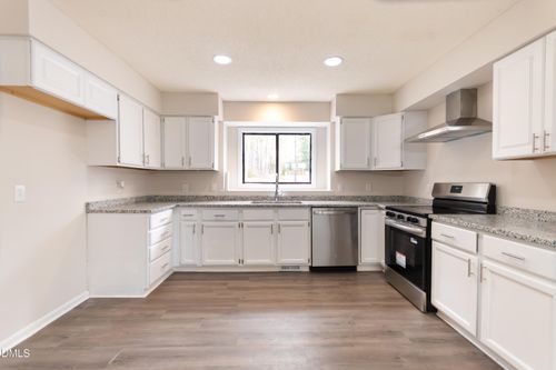 6001 Applewood Ln, Raleigh, NC, 27609-3903 | Card Image
