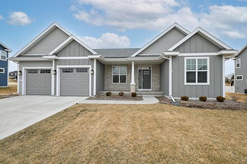 8020 W Preserve Parkway, Mequon, WI, 53097 | Card Image