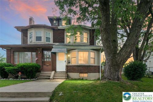 825 Plymouth St, Allentown, PA, 18109-2319 | Card Image