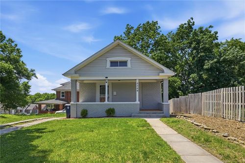 4240 Highland Ave, Kansas City, MO, 64110-1436 | Card Image