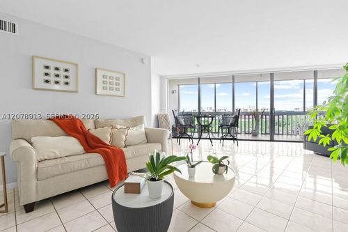 7f-6901 Environ Blvd, Lauderhill, FL, 33319-4241 | Card Image