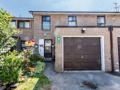 90 Fleetwood Cres, Condo with 4 bedrooms, 2 bathrooms and 2 parking in Brampton ON | Image 2