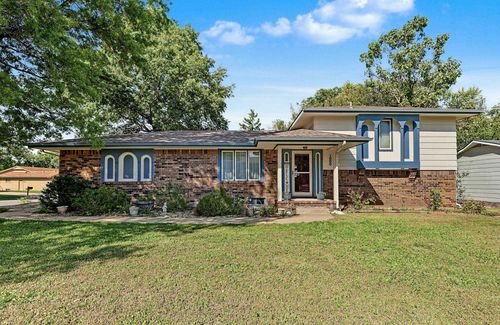 1000 E Market, Derby, KS, 67037 | Card Image