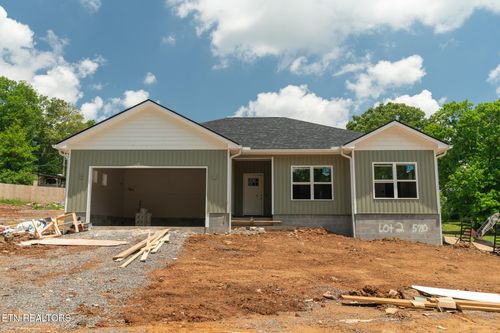 5710 Zurich Way, Knoxville, TN, 37918-2631 | Card Image