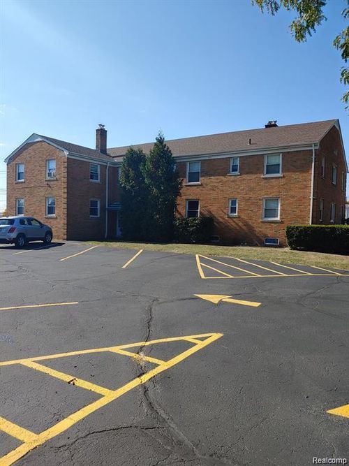 3-8030 Central, Center Line, MI, 48015 | Card Image