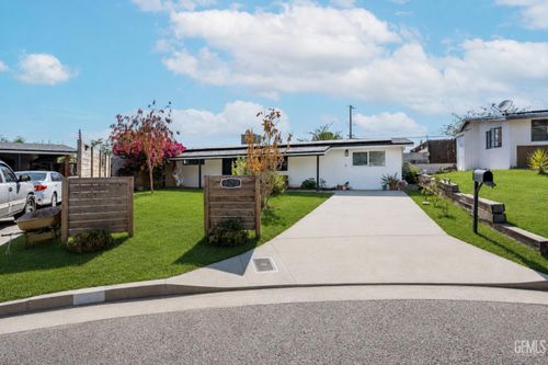 909 Oberlin Ct, Bakersfield, CA, 93305-1511 | Card Image