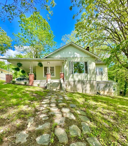 704 Jefferson Ave, Clifton Forge, VA, 24422-1717 | Card Image