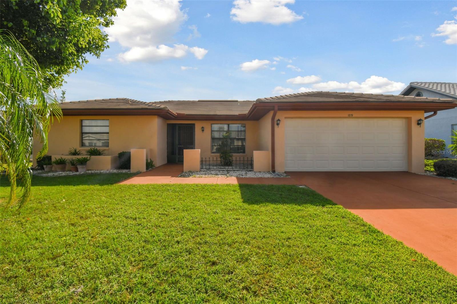 Granville Ln, Sun City Center, FL 33573