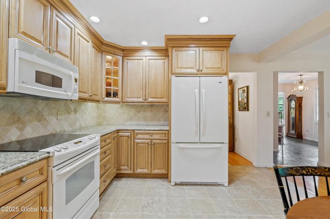 19 Tamarack Ln, House other with 4 bedrooms, 3 bathrooms and 6 parking in Schenectady NY | Image 18