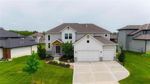 2063 Nw Obrien Rd, Lee's Summit, MO, 64081-1635 | Card Image