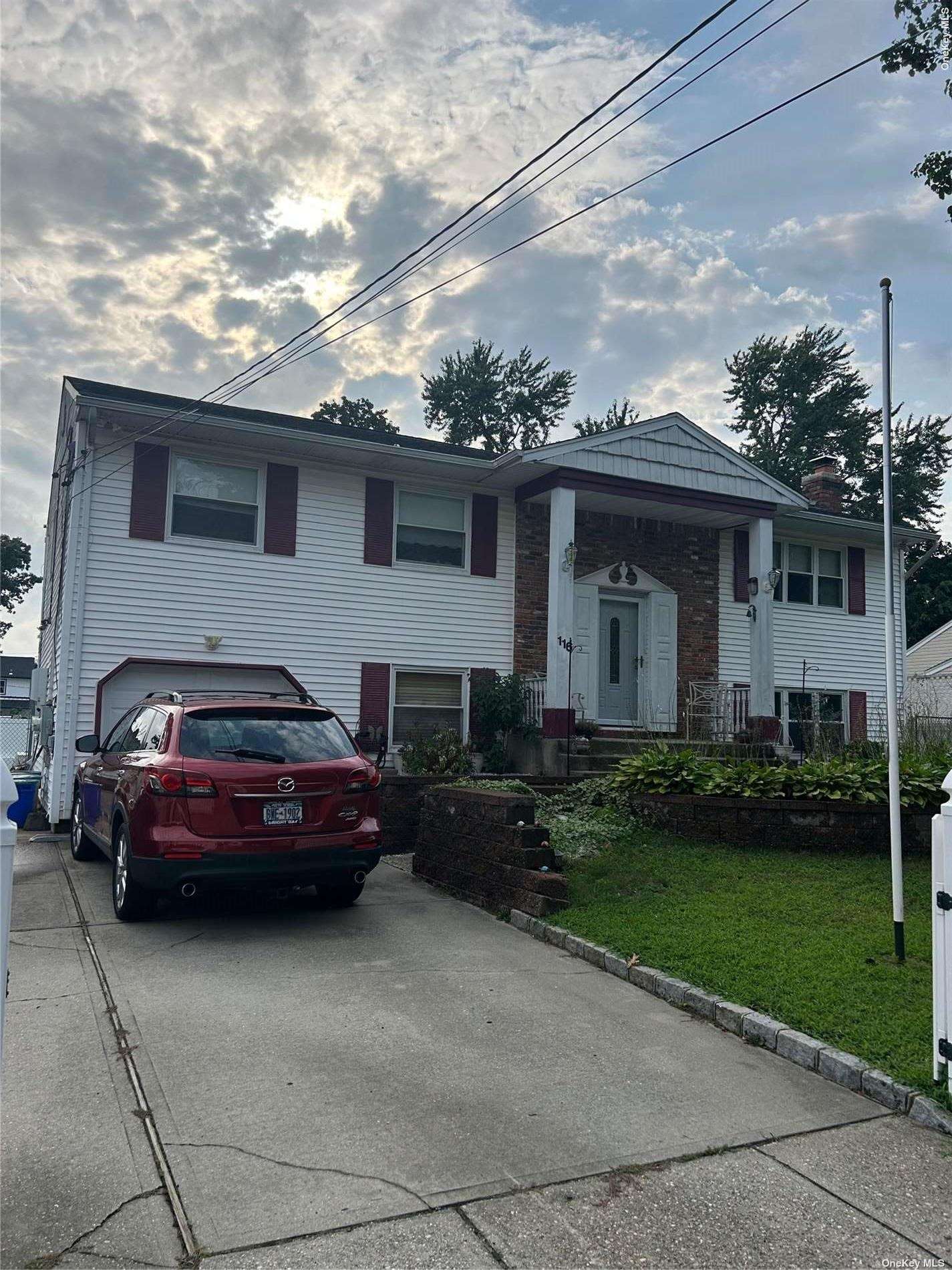 Bark Ave, Central Islip, NY 11722