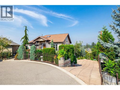 375 Trumpeter Crt, Kelowna, BC, V1W5J4 | Card Image