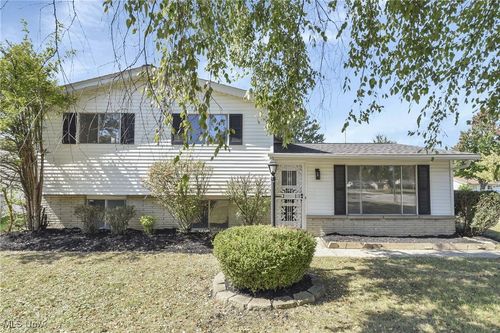 5876 Marra Dr, Bedford Heights, OH, 44146-3029 | Card Image