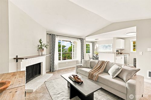 l306-12404 E Gibson Rd, Everett, WA, 98204-8678 | Card Image