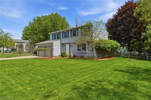 915 Old Farm Trl, Medina, OH, 44256-2152 | Card Image