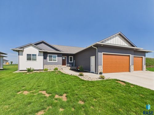 905 N Juniper St, Lennox, SD, 57039-2388 | Card Image