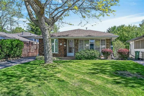 38 Tyrone Dr, Hamilton, ON, L9C2M7 | Card Image