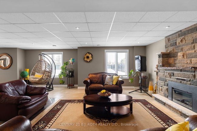 10 Brolley Cres, House other with 4 bedrooms, 4 bathrooms and 10 parking in Thornton ON | Image 20