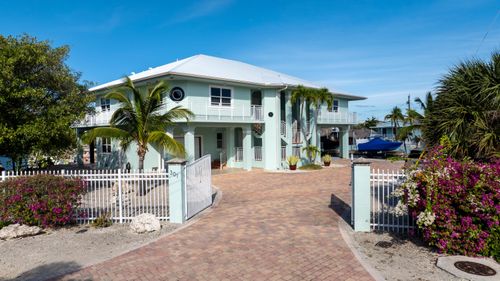 301 Oleander Dr, Tavernier, FL, 33070-2746 | Card Image
