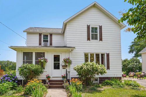 513 Waterloo St, Columbus, WI, 53925-1772 | Card Image