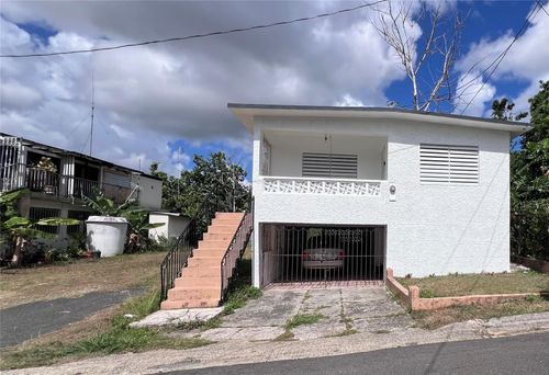 AO - 28 interior Urb Reparto Valencia, BAYAMON, PR, 00958 | Card Image
